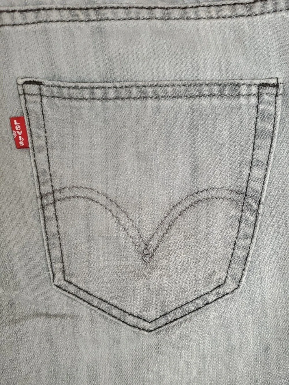 Levi's Slim Straight Jeans in Light Gray Wash